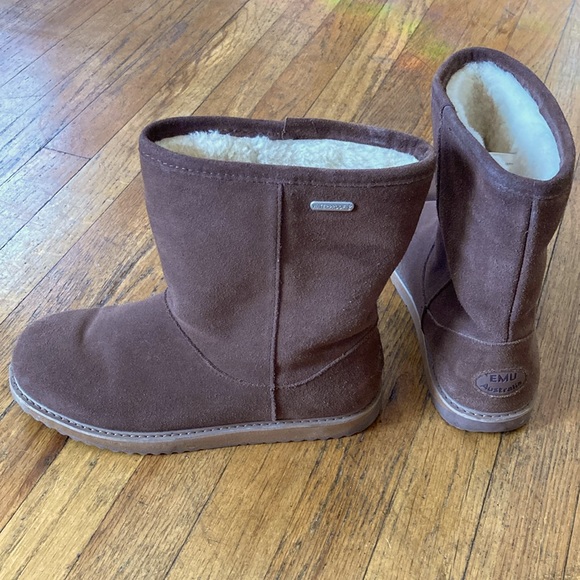Emu Australia sheepskin mid boot. Weatherproof size W8 in great condition - Picture 1 of 8